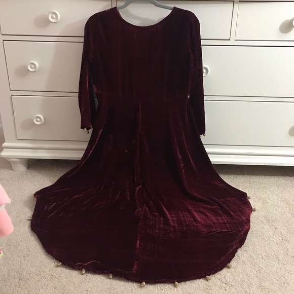 ♥️final mark down ♥️Velvet embroided high low top - Picture 8 of 13